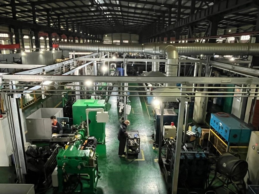 Automobile piping parts production workshop